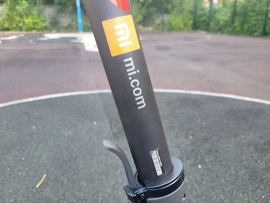 Продам самокат Xiaomi Mi Electric Scooter 1S