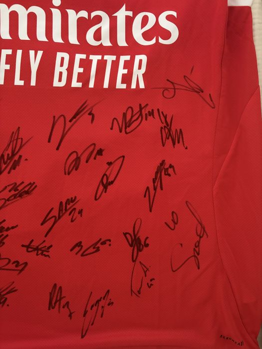 Camisola oficial do benfica assinada pelos jogares da seleção atual