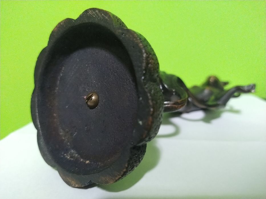 Estatueta antiga em bronze casa quarto apartamento vivenda carro.