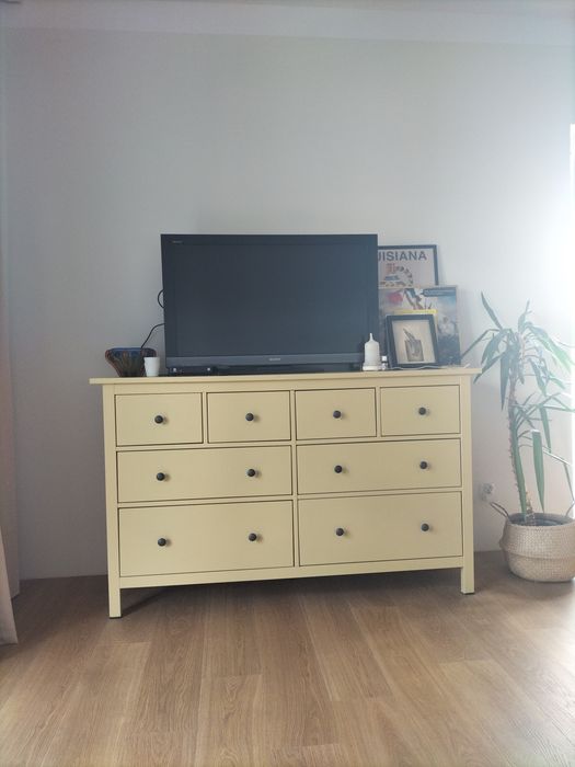 Drewniana komoda hemnes