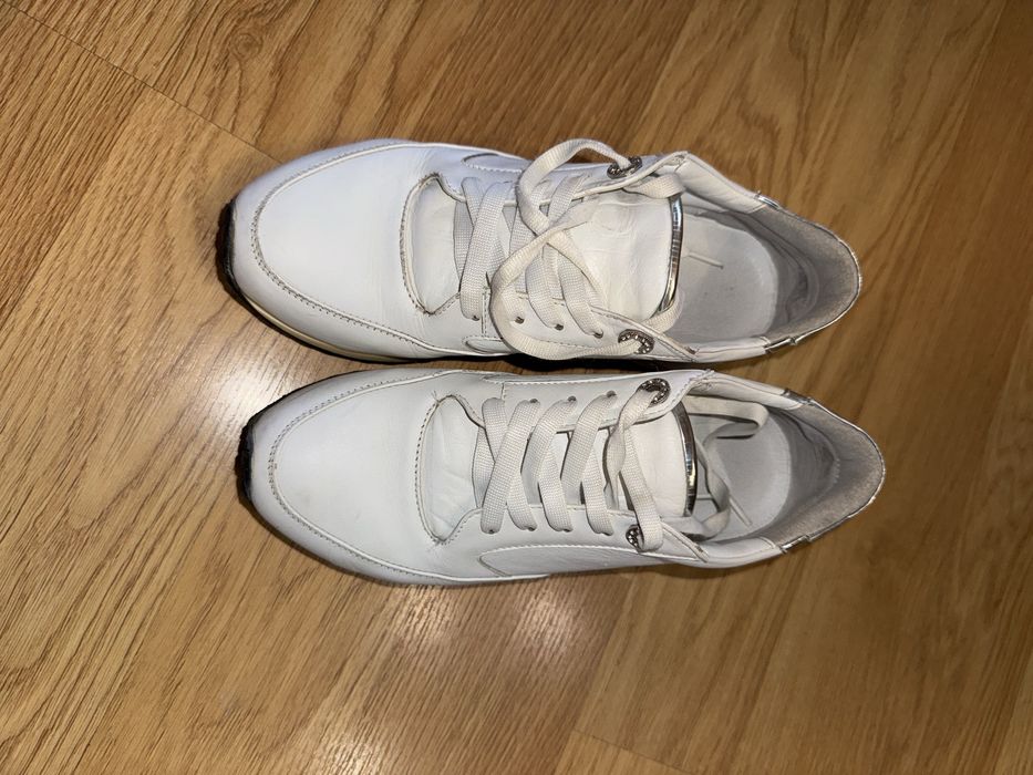 Кросівки білі