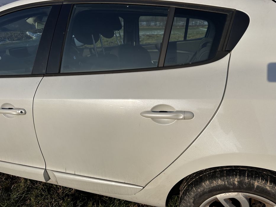 Drzwi lewy tył megane iii 3 hb