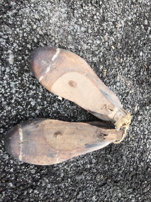 Lote de moldes antigos, em madeira, para fazer sapatos