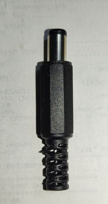 Штекер 5,5х2,5 мм.