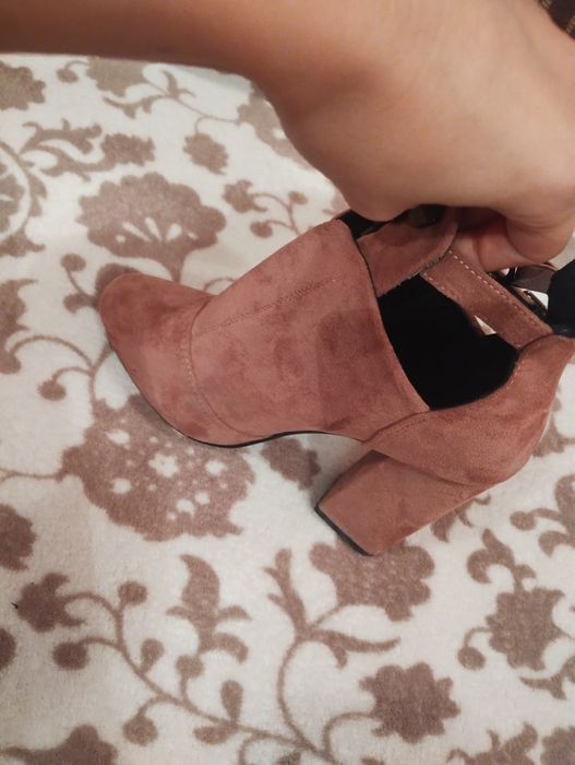 Продам весняні черевички