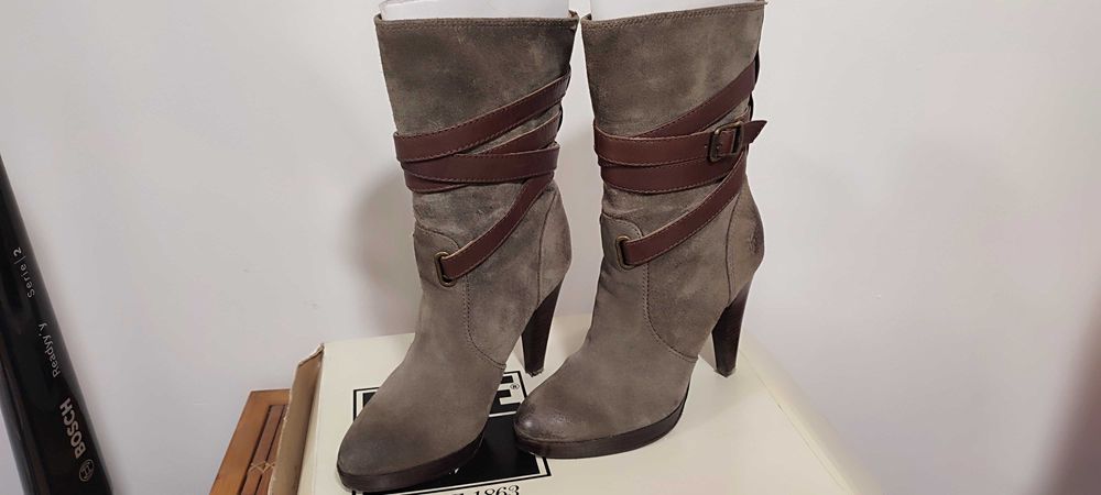 Botas Frye em pele