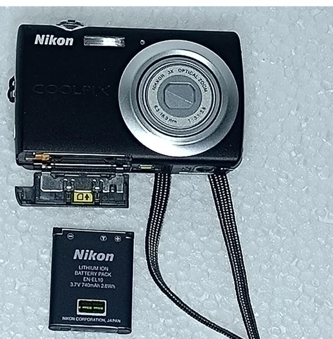 Nikon COOLPIX S203 10.0MP Digital Camera Black Não Funcional p/a peças