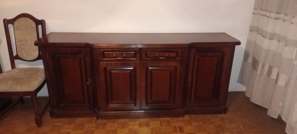 Drewniany kredens i komoda