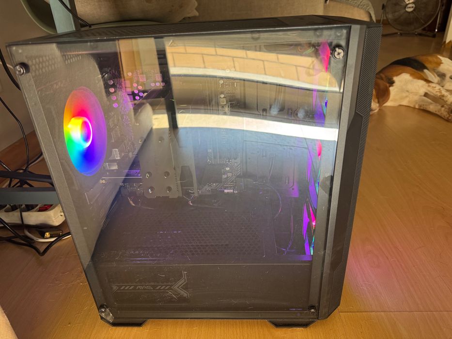 Computador fixo com pouco uso