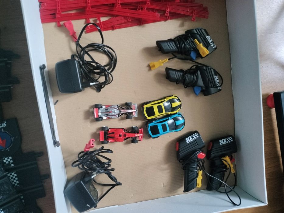 Pista scx com carros e peças extras