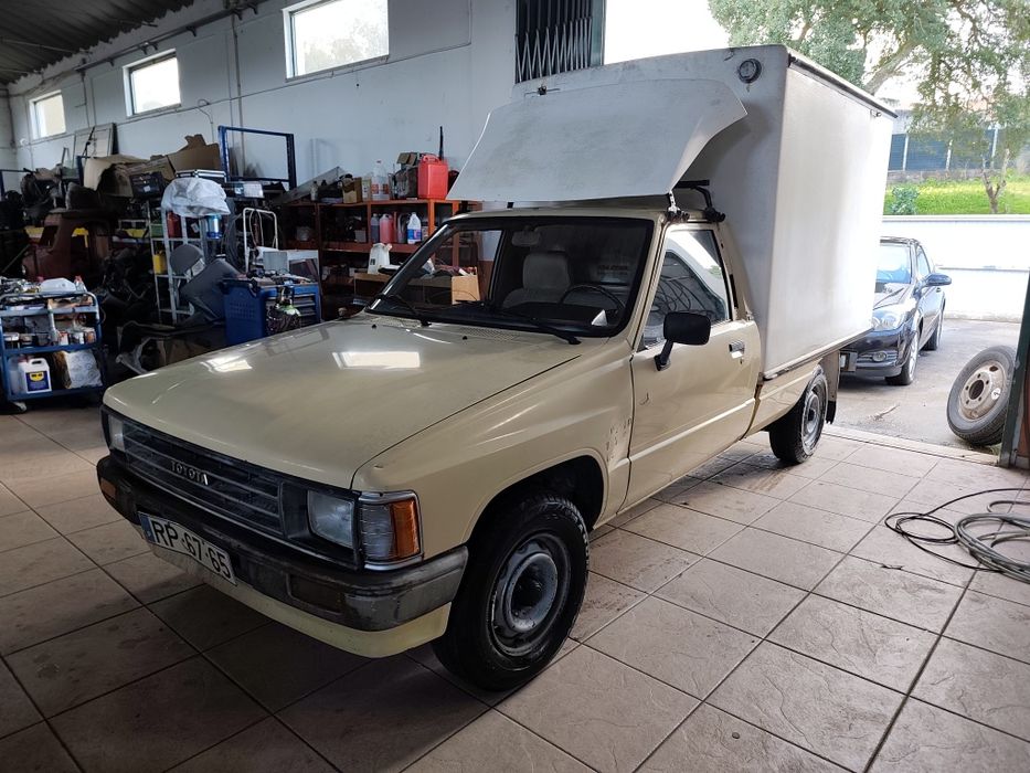 Toyota Hilux contentor isotérmico
