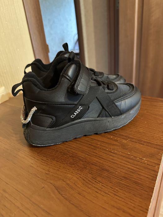 Кросівки на дівчинку