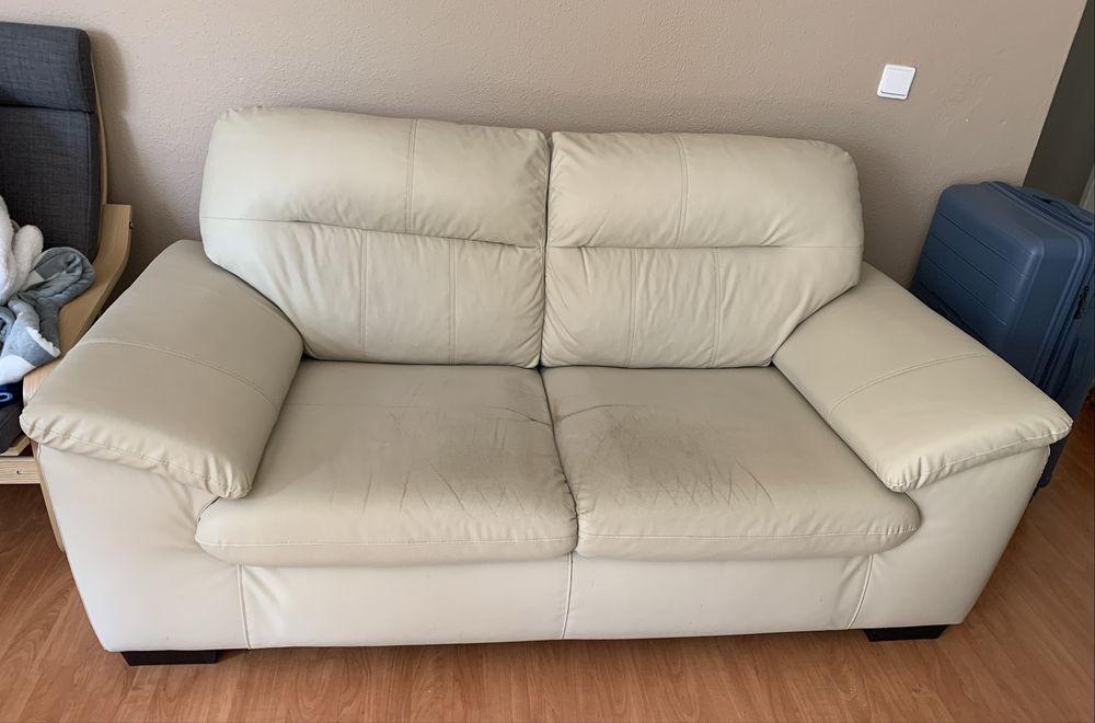 Sofá 2/3 lugares — super confortável — estrutura impecável
