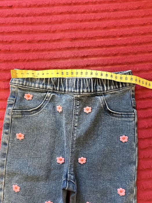 Нові джинси на дівчинку