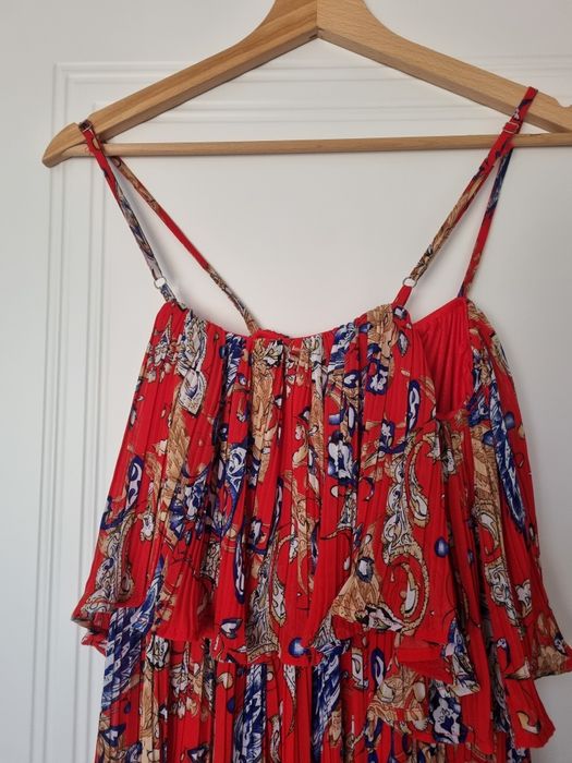 Kombinezon na cienkich, regulowanych ramiączkach