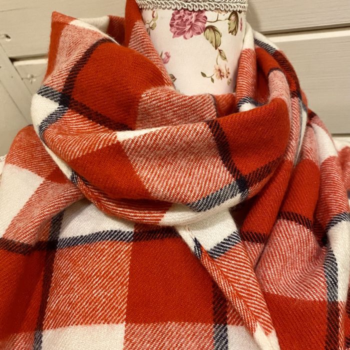 Ekegancki brytyjski szalik w kratkę