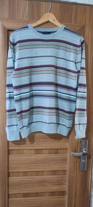 Oryginalny sweter Burton rozm M. 100 % Cotton. Nowy.