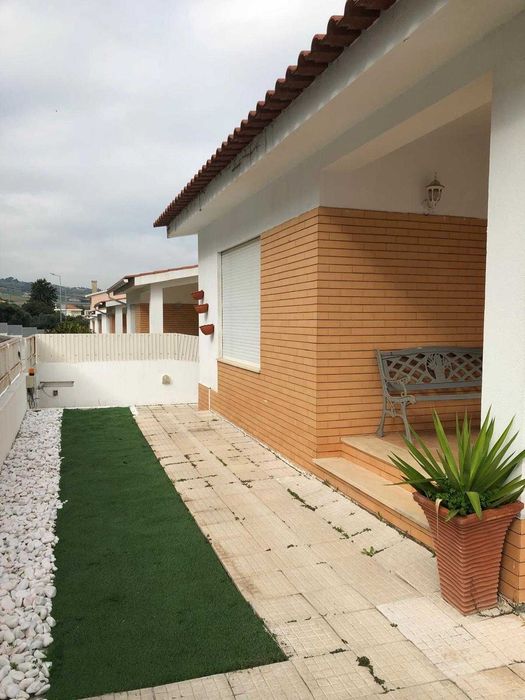 Moradia independente t4 no Carregado