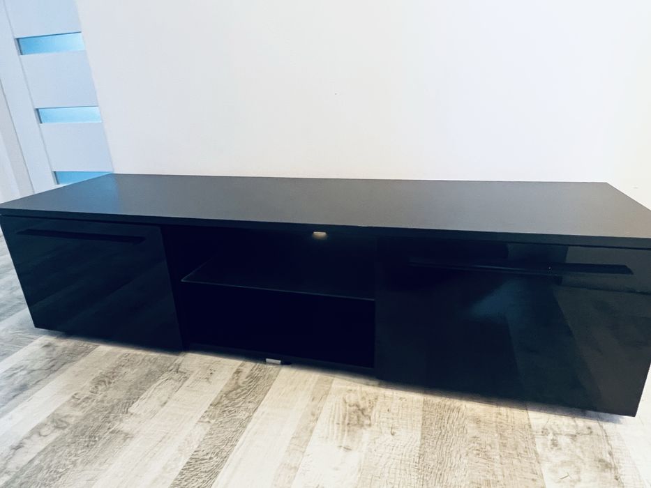 Czarna szafa rtv pod telewizor 140