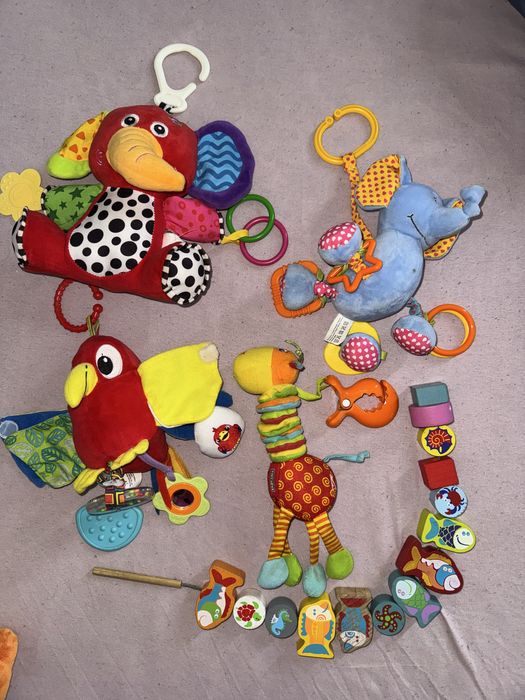 Игрушки на коляску, кроватку развивающие игрушки