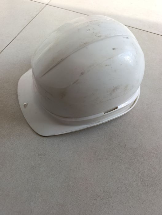Kask budowe na budowlany