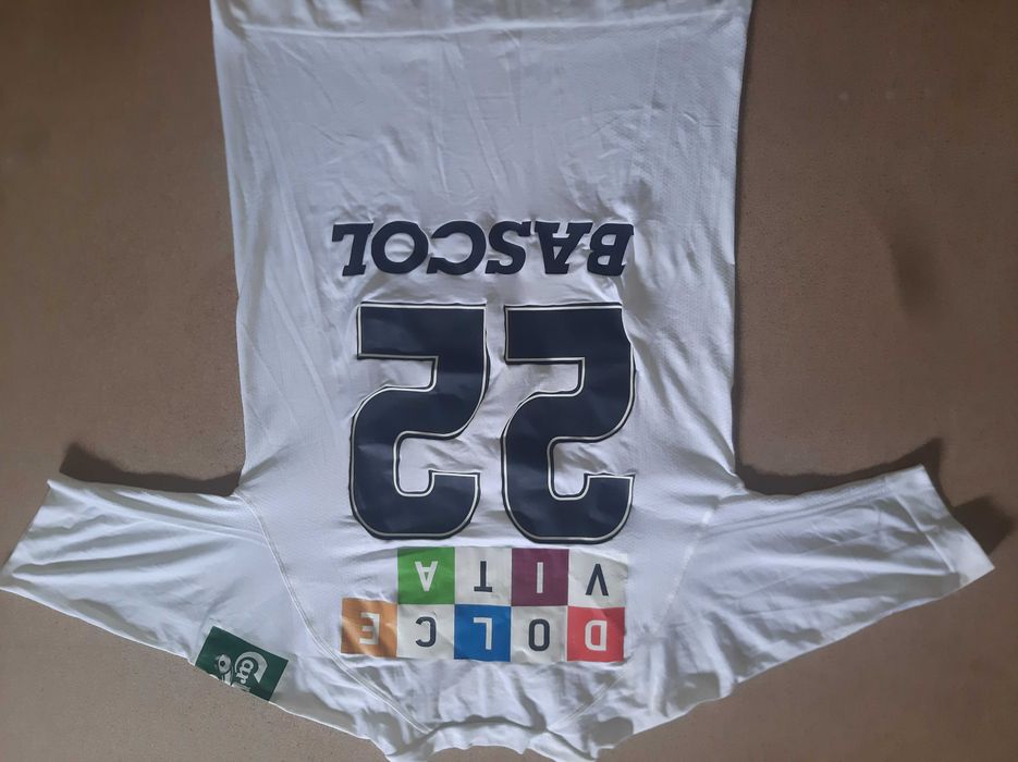 camisola de jogo lacatoni Academica de Coimbra época 2009-2010 (jogo para a Carlsberg cup) assinada por 10 jogadores