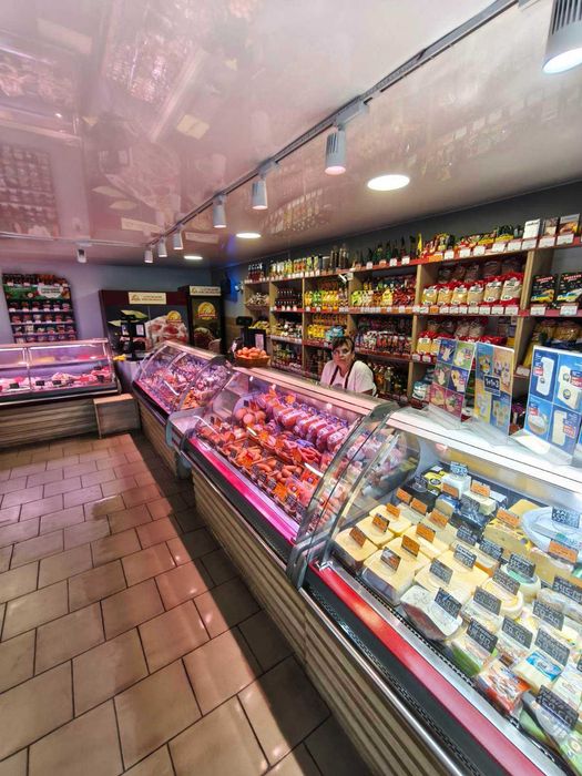 Продам комерційну нерухомість з орендарями або під Ваш бізнес у центрі