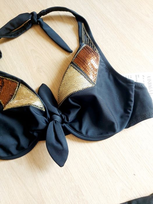 Biquini preto e dourado