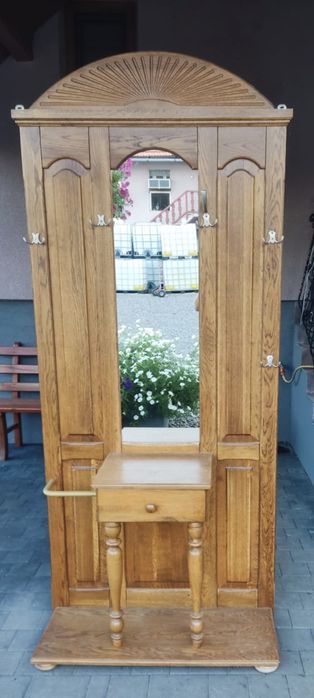 Wieszak do przedpokoju z lustrem