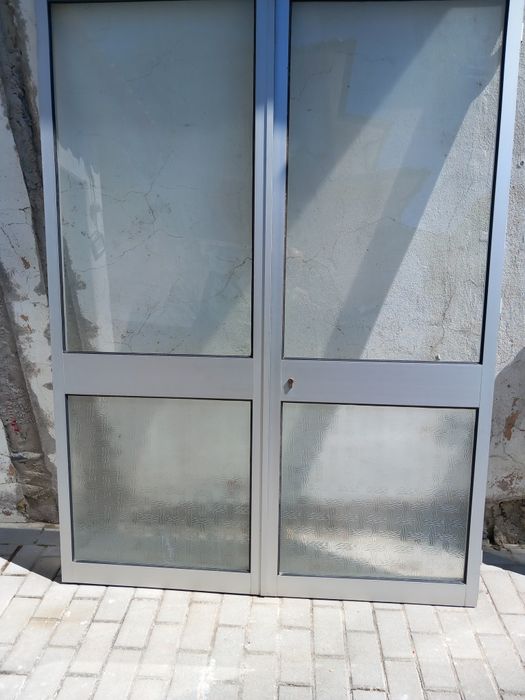 Sacada de correr de duas folhas com vidro simples transparente