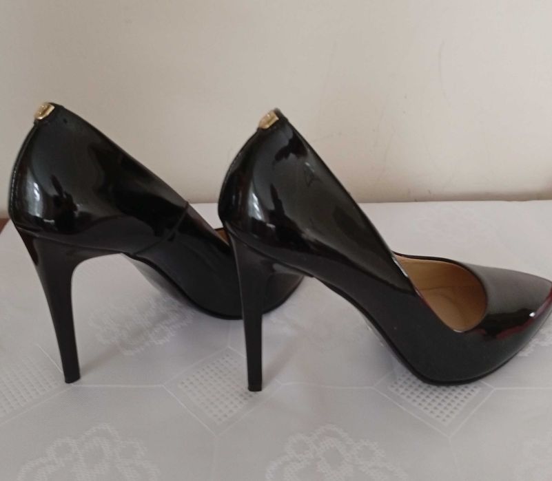 Szpilki skórzane nowe