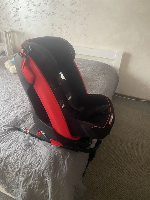 Дитяче автокрісло на ізофіксак
