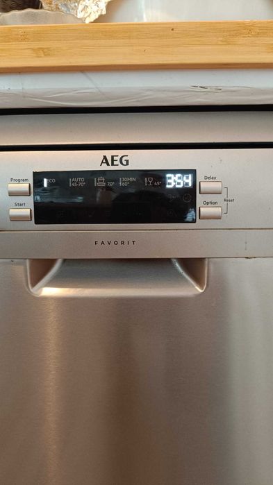 vendo fogão a gás, máquina de lavar loiça com secagem e frigorifico americano