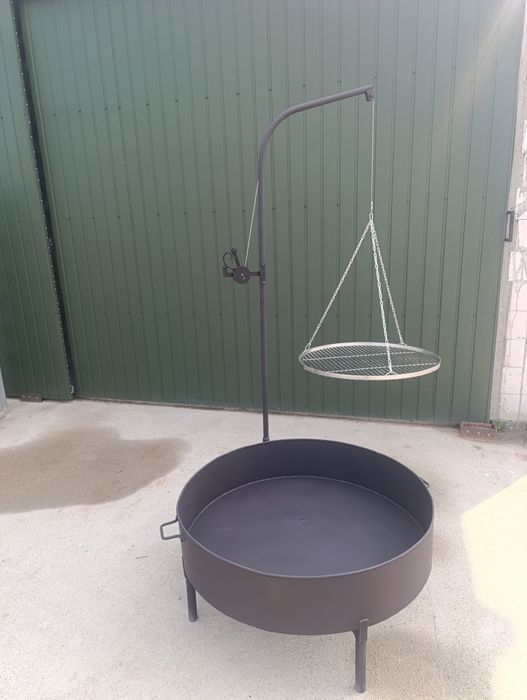 Grill z obrotowym rusztem