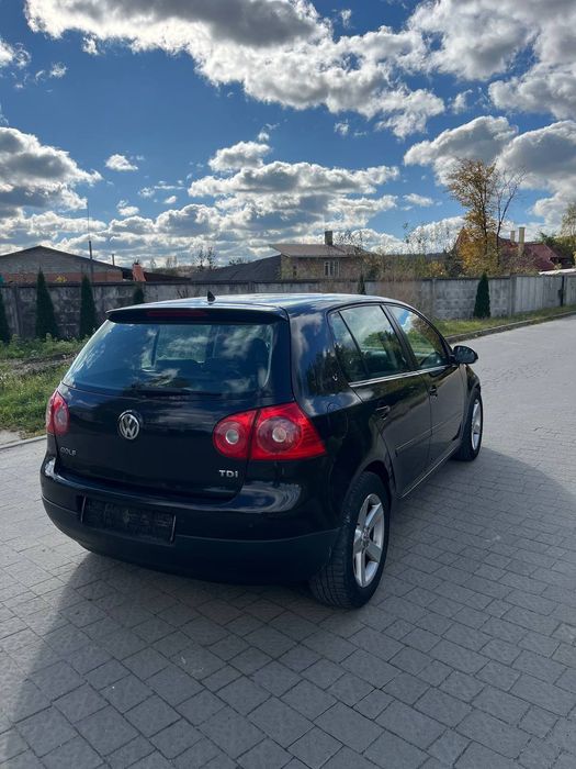 Гольф 5 , нерозмитнений