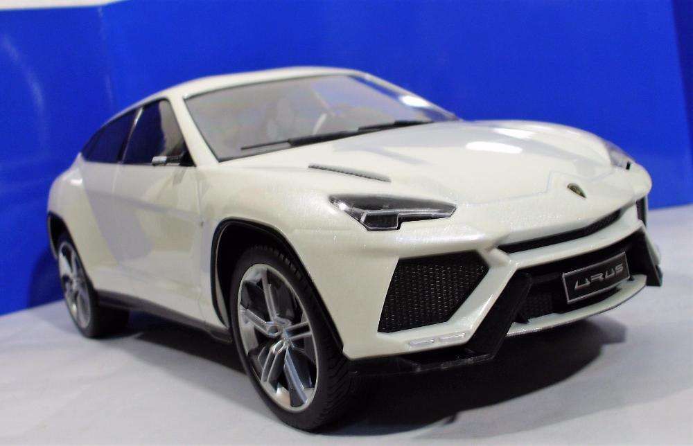 1/18 Lamborghini Urus br - MCG