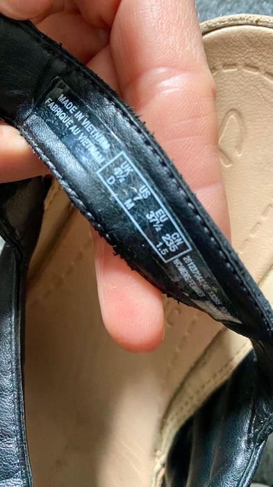 Clarks skórzane sandały