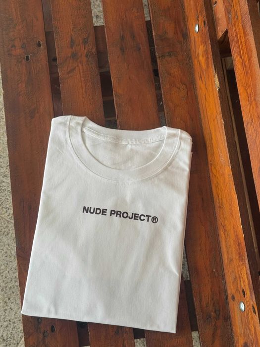 T-Shirt Nude Project Preta Cerejas