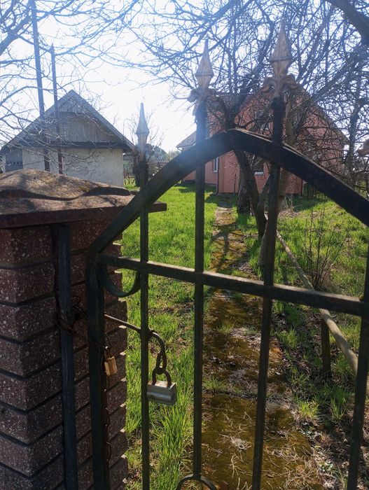 Будинок і велика діллянка