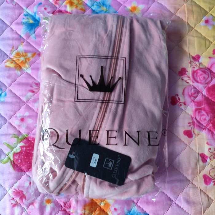 Dres różowy z lampasem