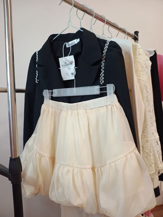 Шикарна сукня зі спідницею