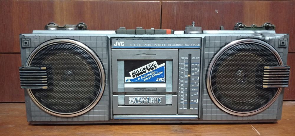 Продам магнітолу JVC 660