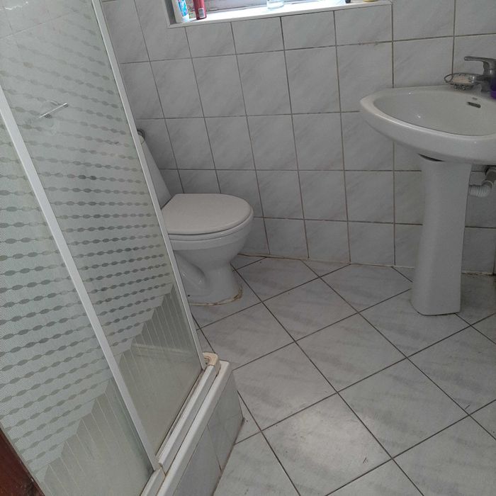 Umywalka Roca narożna, stojąca