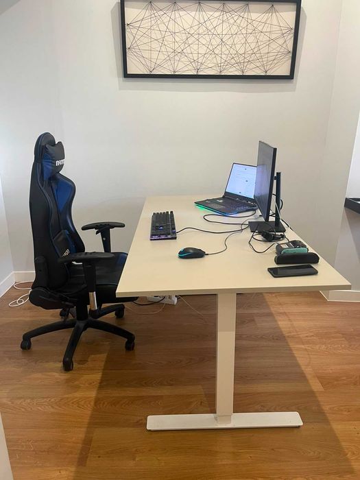 Urgente! Secretária regulável 160x80 + monitor Huawei — recolha até 5ª feira 6/8