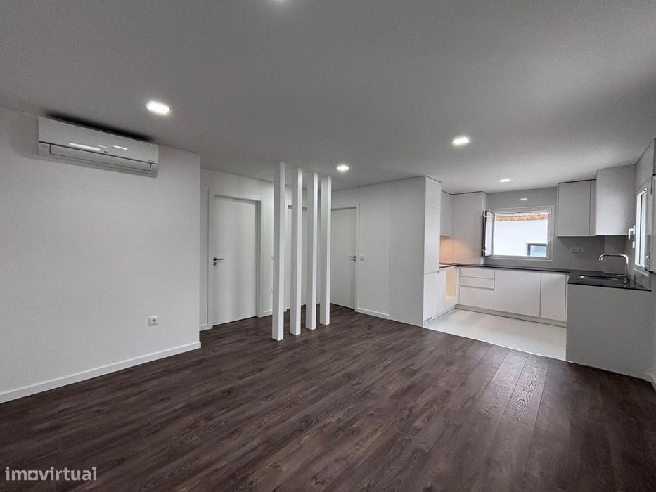 T2 Novo com cozinha Equipada - Centro da Cidade