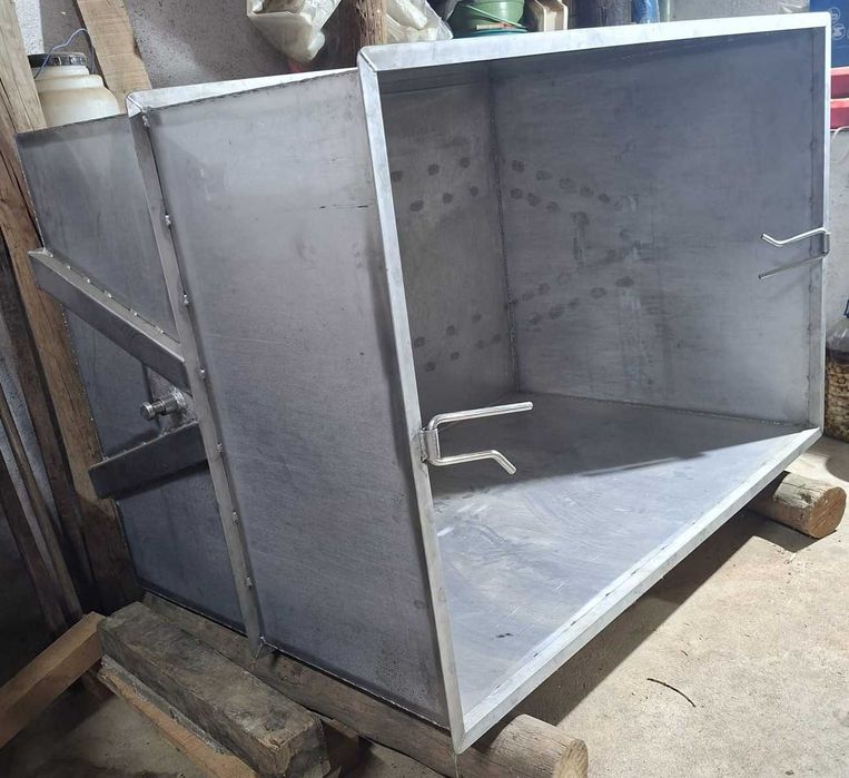 Vendo Tina para vindima em Inox 700€ + 2 cubas em inox 550 litros e 250 litros (300€ e 250€)