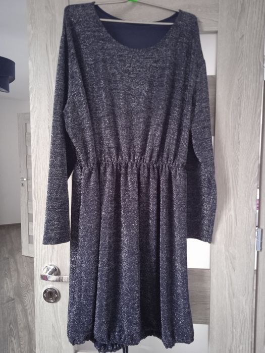 Sukienka bombka ze srebrną nitką