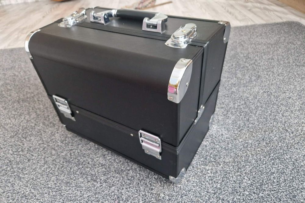 Kuferek na kosmetyki