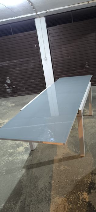 Mesa de jardim em vidro