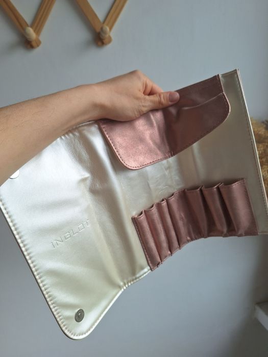 Piórnik na pędzle do makijażu różowy pudrowy rose gold inglot